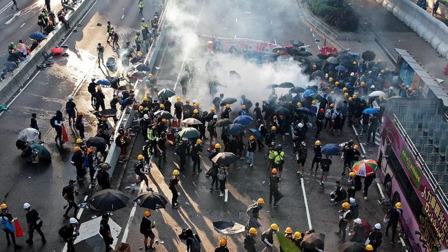 Demo di Hong Kong, Bandara Lumpuh Semua Penerbangan Dibatalkan