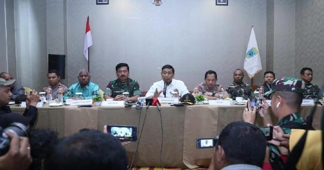 Massa Papua Gelar Aksi Depan Istana Merdeka