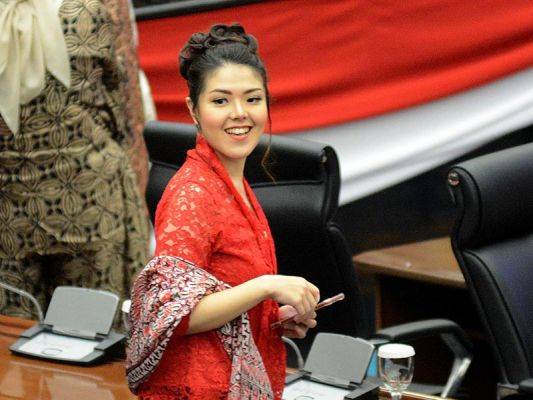 Tina Toon Resmi Dilantik Jadi Anggota DPRD DKI