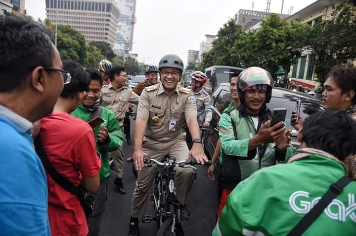 Anies Baswedan Bersepeda Pantau Kawasan Revitalisasi Ibu Kota