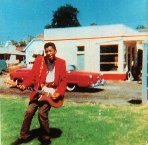 Jimi Hendrix: Dewa Gitar yang Mati Muda