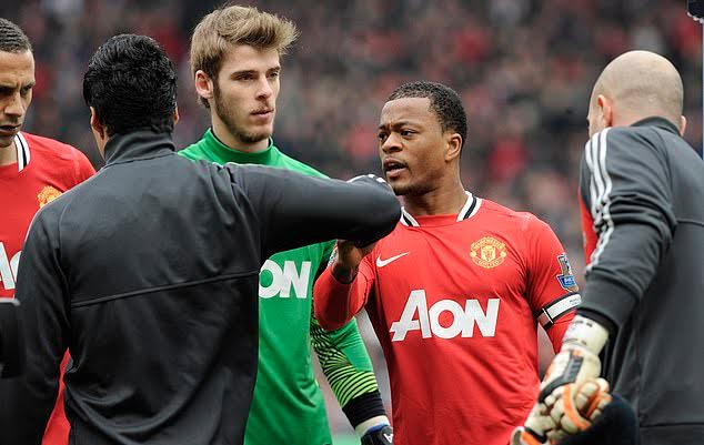 Marak Pelecehan Rasial, Jamie Carragher Menyesal Pernah Bela Luis Suarez