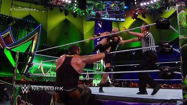 Tumbangkan Strowman Dengan Satu Pukulan, Tyson Fury Raup Rp218 Miliar