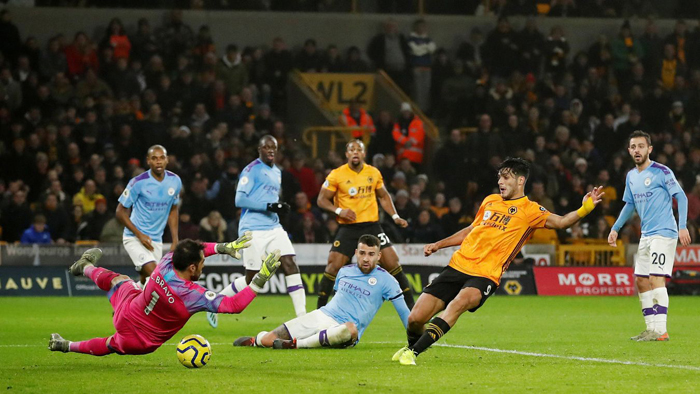 Comeback Dramatis Wolverhampton Taklukkan 10 Pemain City