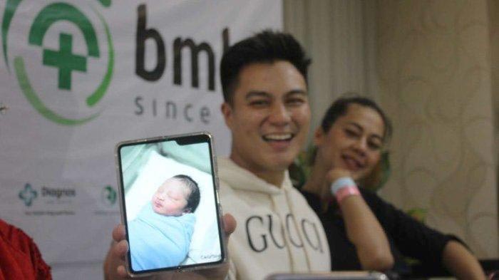 Air Mata Baim Wong Sambut Kelahiran Anak Pertama