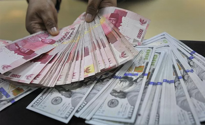 Tutup Tahun, IHSG Ditutup Melemah, Rupiah Perkasa