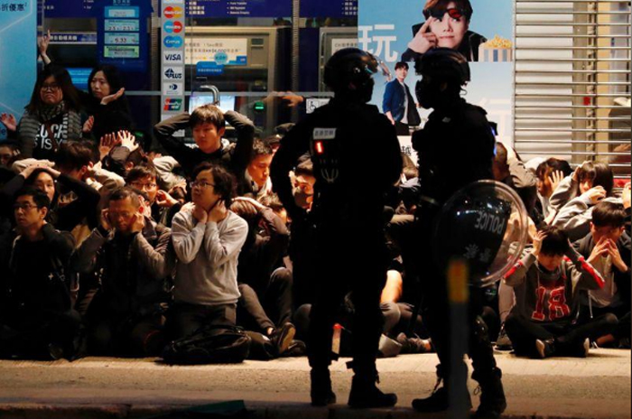 Sekitar 400 Demonstran Hong Kong Ditangkap di Hari Pertama 2020