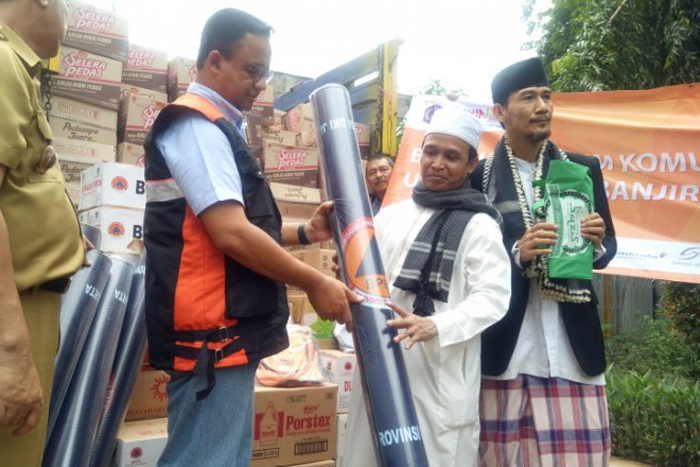 Anies Makan Bersama Warga Rusun Rawa Buaya