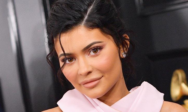 Kylie Jenner Ajak Putrinya Kolaborasi Produk Kosmetik Terbaru