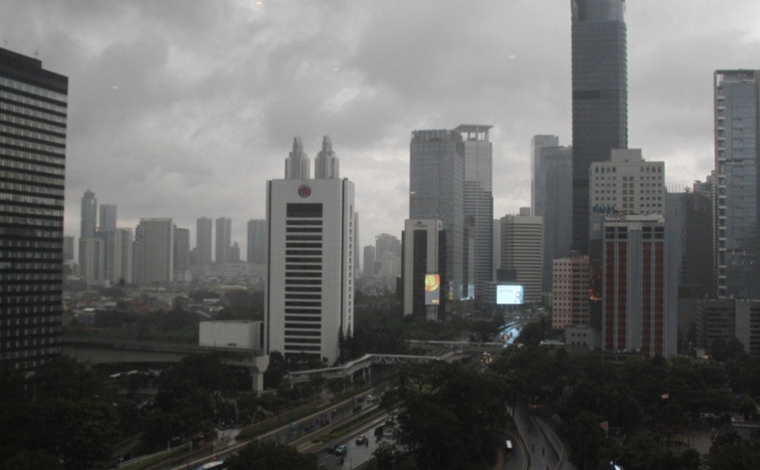 Sebagian Wilayah Jakarta Berpotensi Hujan Petir Disertai Angin Kencang
