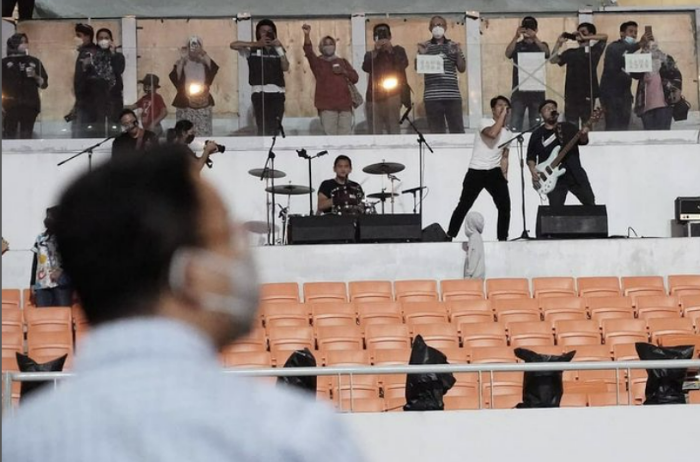 Saling Puji Nidji dan Anies di Stadion Internasional Jakarta 