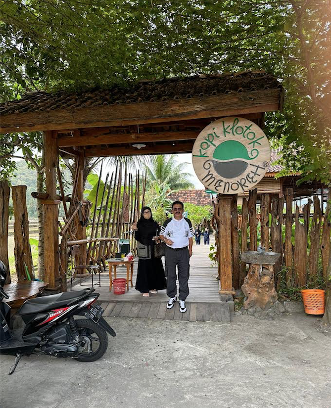 Bersantap Kuliner Ndeso di Resto Kopi Klotok Menoreh