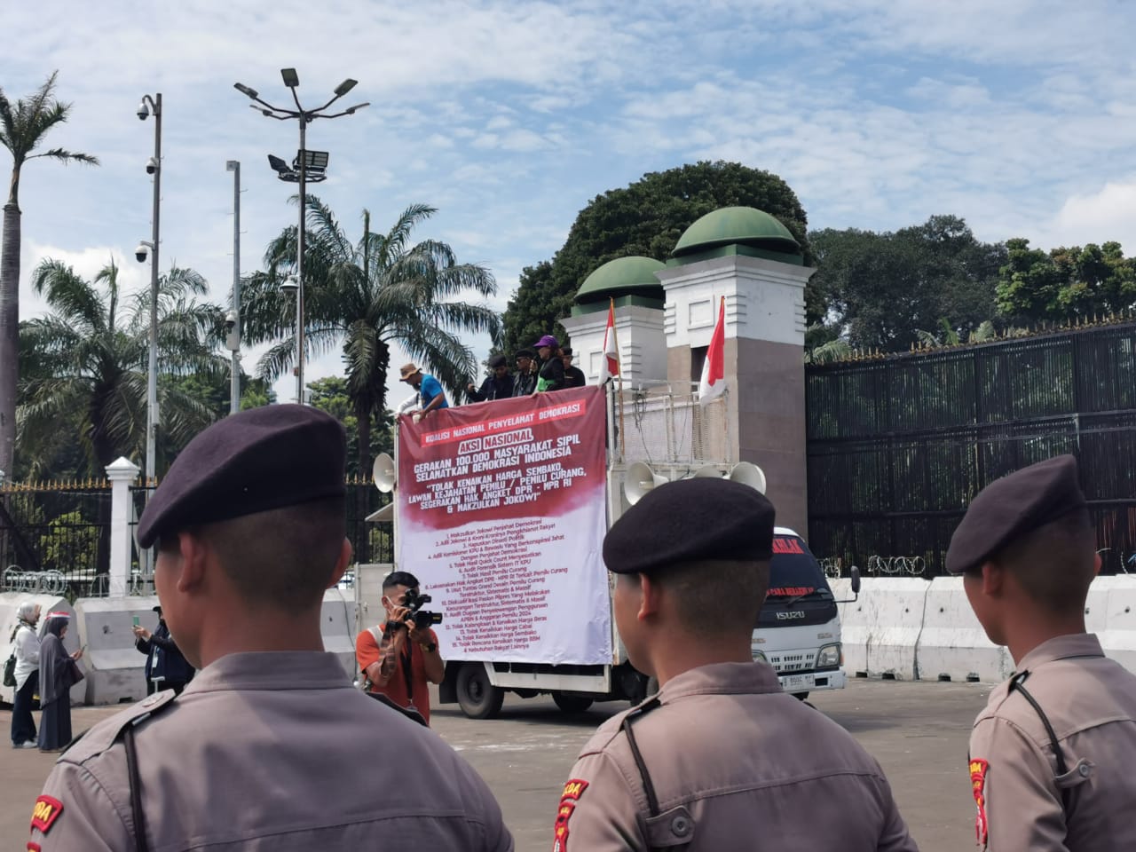 Polisi Kerahkan 3.055 Personel Amankan Demo di KPU dan DPR/MPR RI