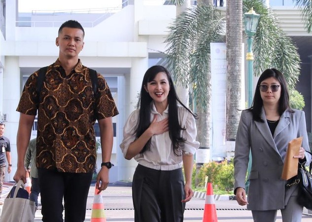 Sandra Dewi Tiba di Kejagung untuk Diperiksa Sebagai Saksi Kasus Korupsi Timah