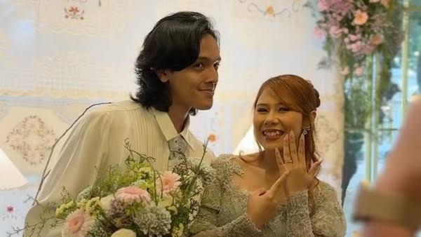 Selamat! Nadin Amizah dan Faishal Tanjung Resmi Tunangan